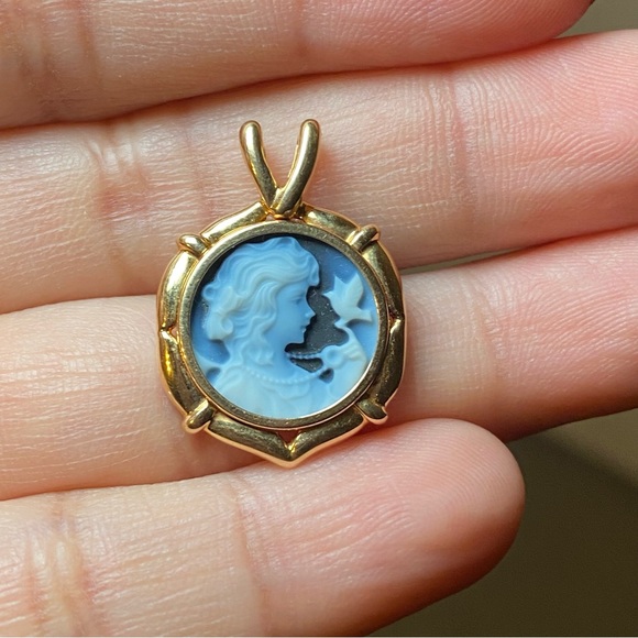 Rare Antique 18K YG Onyx And Carved Agate Cameo Pendant - Picture 7 of 9